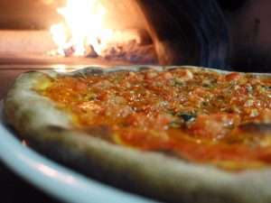 Forni a legna e aria pulita nel Comune di Milano: installato sulla prima pizzeria il sistema di rilevamento emissioni di Prometeo Stufe