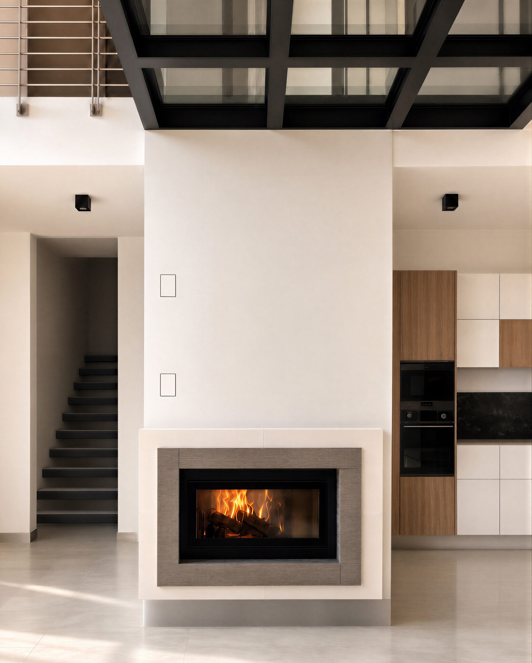 Caminetto bifrontale integrato nell'architettura